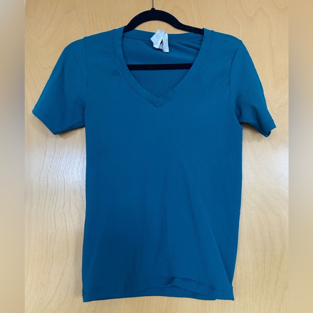 Athleta renew v-neck ribbed teal t-shirt size M